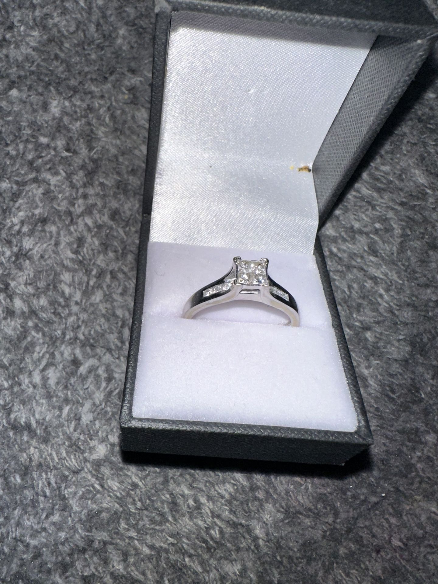 14k White Gold Diamond Ring