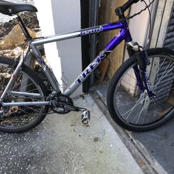 Trek 6500 med. frame 26” mountain bike; Deore LX components w/Cat’s Eye; 9/27 speed.