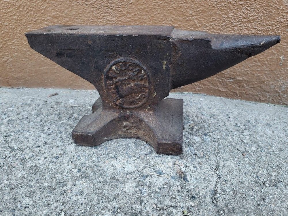 Vulcan Anvil No. 2 1/2 Very Rare Collectible
