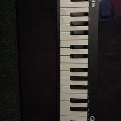 Alesis Qmini midi Keyboard