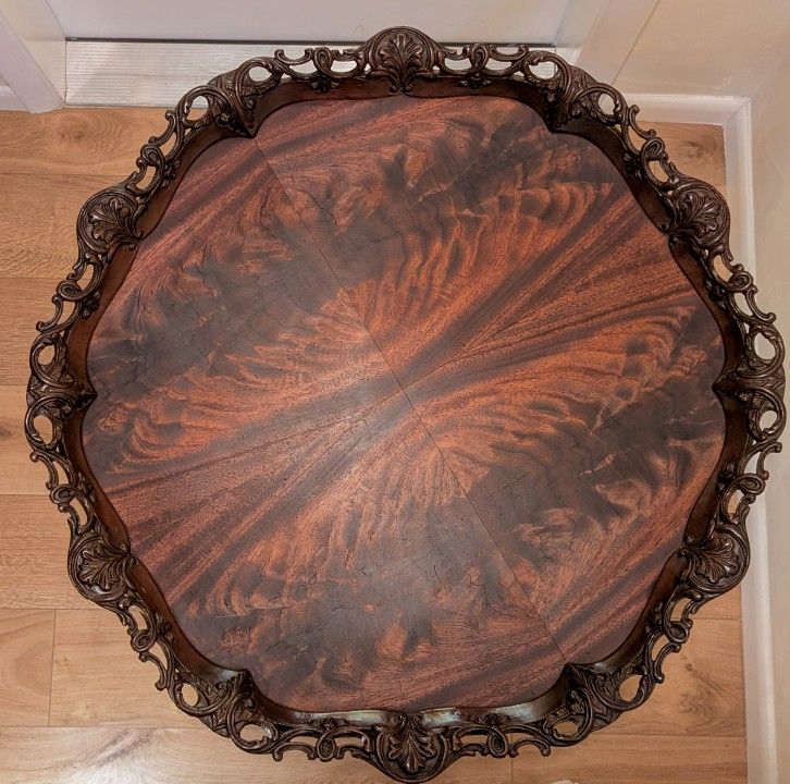 Beautiful Antique Piecrust Table