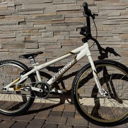 Redline 24” Pro XL Cruiser Race Bmx bike** Open to trades**