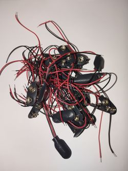 Lot of thirty (30) 9V Battery Connectors - NOS