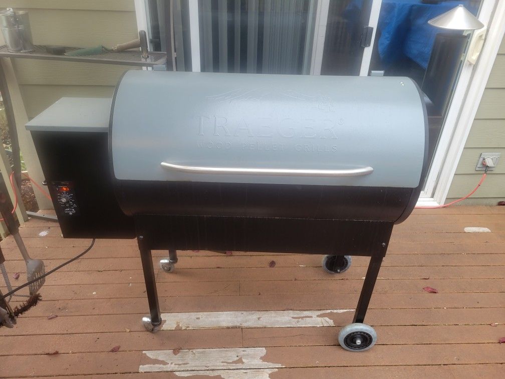 Large Traeger Pellet Grill for Sale in Covington, WA OfferUp