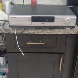 2 dvd players koss Phillips
