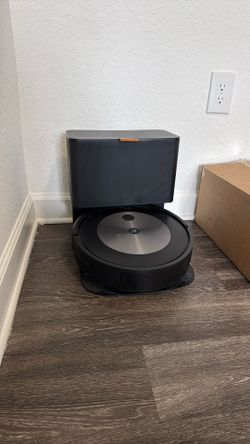 Roomba Robot Vacuum G6.