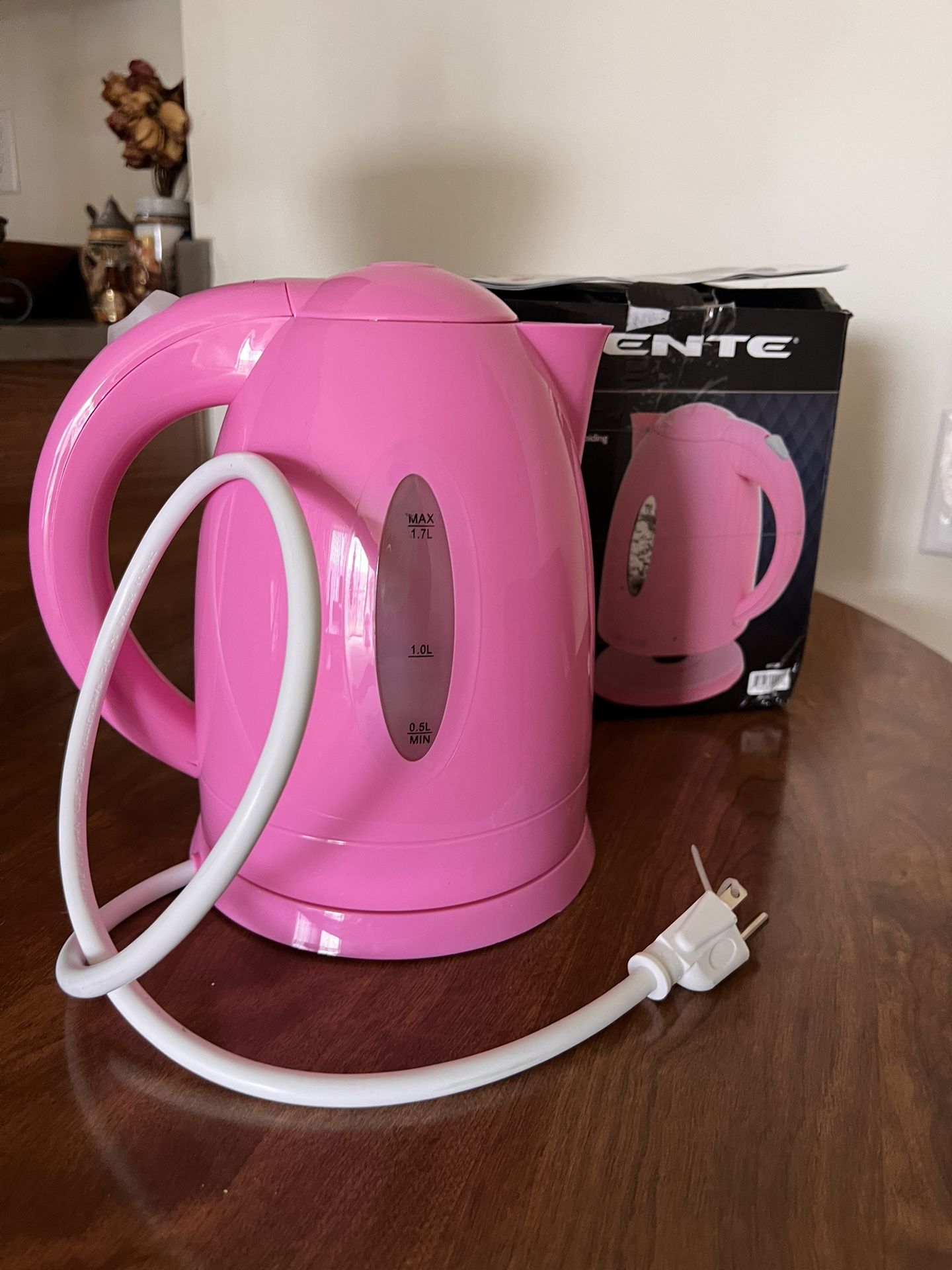 Pink electric kettle