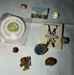 LOT OF PINS & LAPEL PINS SOME VINTAGE