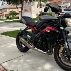 Triumph Street Triple 675