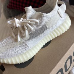 🔥 Yeezy Boost 350 V2 – Brand New (Size 6 US)
