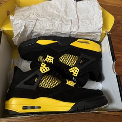 Jordan Retro 4 Thunder Size 9