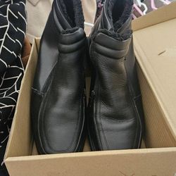 Men shoes there in good condition everything must go