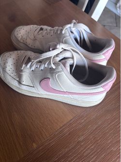 Womans Nike airforce