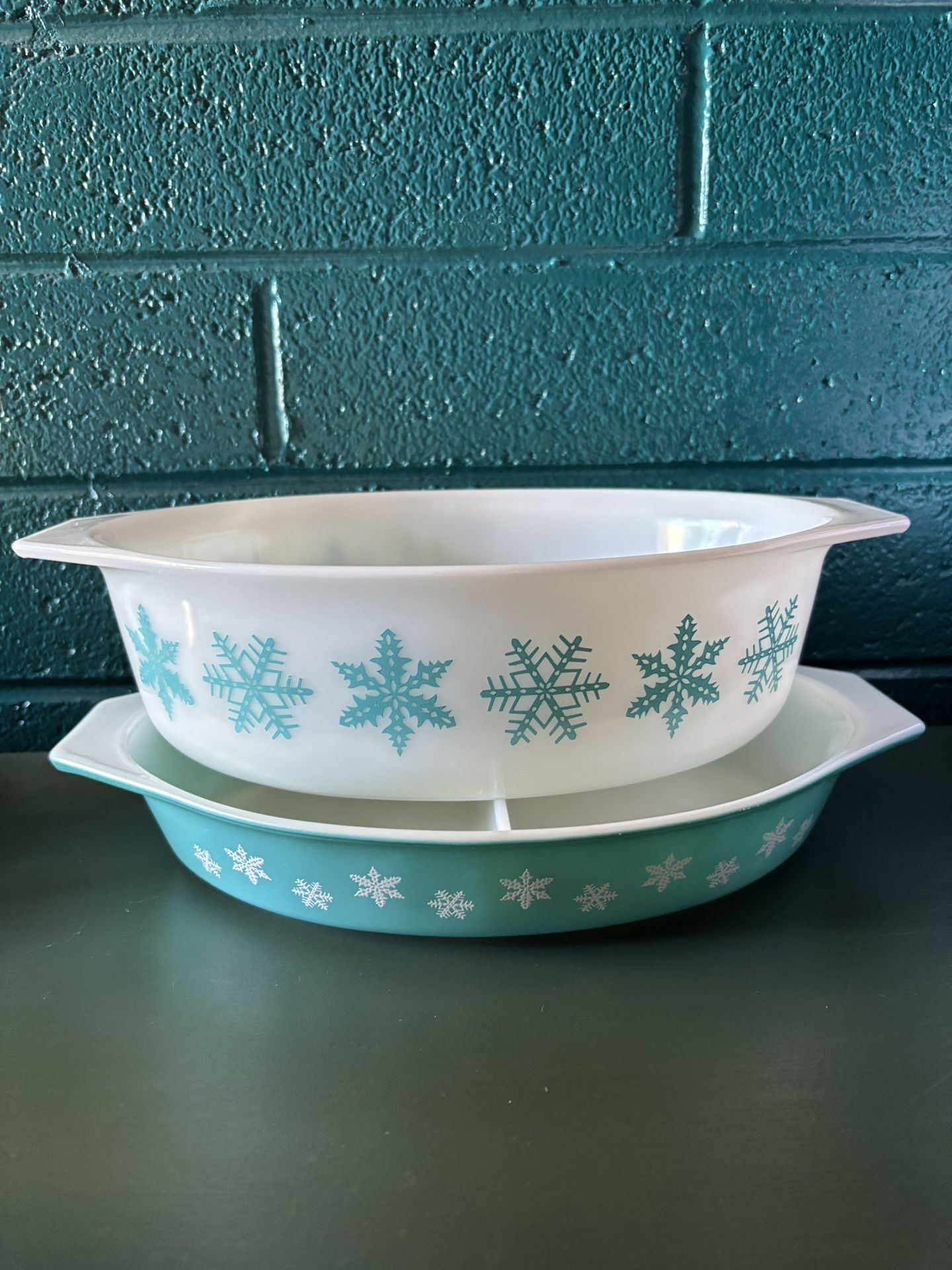 Vintage Pyrex Snowflake Casserole Dish Turquoise White 1.5 QT 2.5 QT