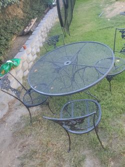 Iron Patio Table and 4 Chairs