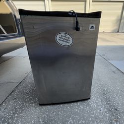 Igloo Stainless Mini Fridge Freezer – 3.2 cu ft – Works Great – Clean