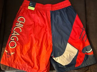 Chicago Bulls shorts Size M but fit Large