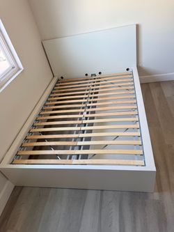 Full XL Modern White wood 2 Drawers Bed + mattress
