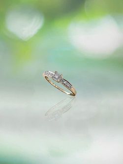 Vintage yellow gold and diamond engagement ring