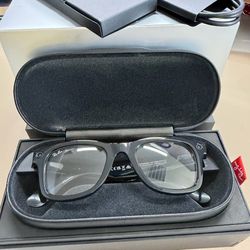 Ray-Ban Stories Wayfarer Black (Gen 1) Smart Glasses with Case [RW4002]