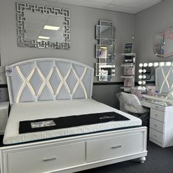 4PC King Bedroom Set