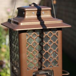 Armstrong’s Song Bird Feeder