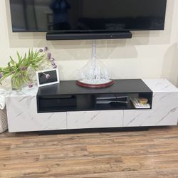 Buenhomino Extendable Modern TV Entertainment Center in black and white