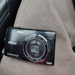 Nikon Coolpix S5200