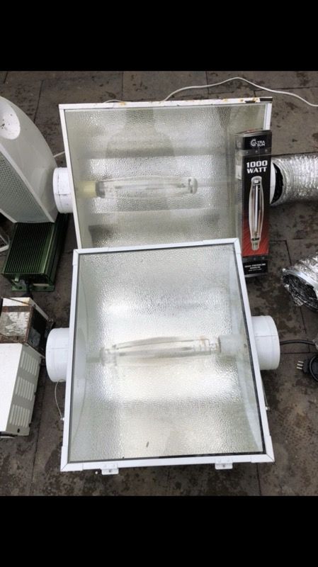 1000 watt grow light! Perfect condition! Need to sell TODAY. OBO