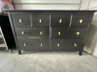 Modern Black 8-Drawer Dresser – Fully Assembled – Excellent Condition