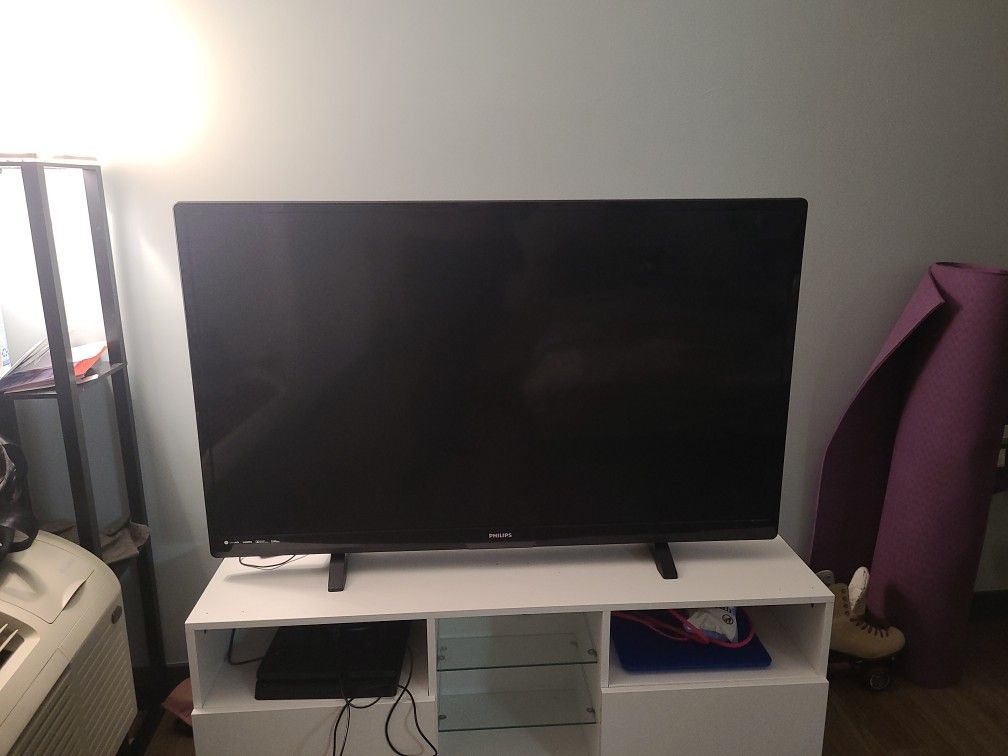 Phillips 4k UltraHD  50" Smart TV(2017) + TV stand