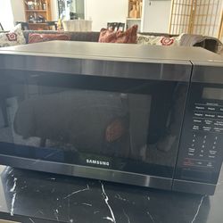 Samsung Microwave 1.9 cu.FT 950W