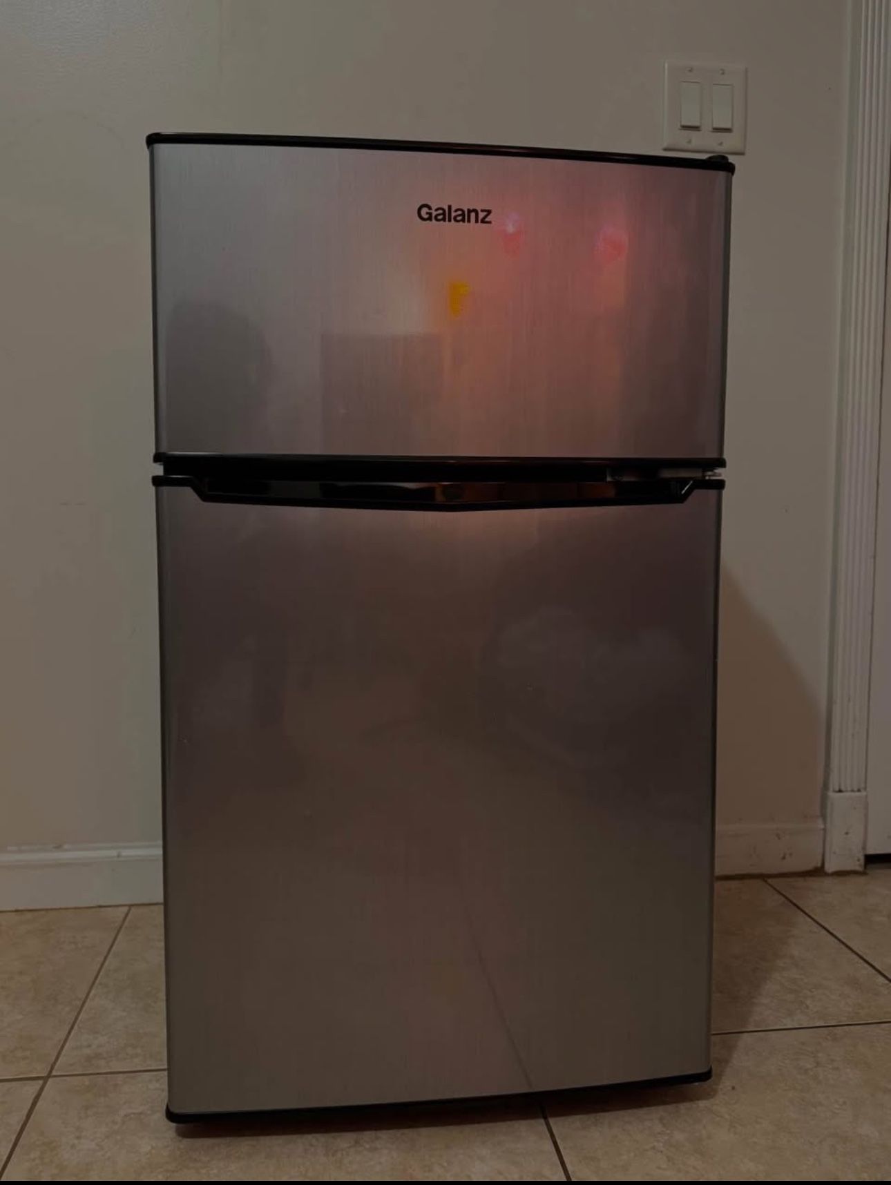 Mini fridge with freezer (Galanz)
