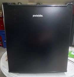 Proctor Silex Black Mini Fridge