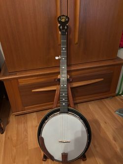 Deering Deluxe Banjo w/pop off resonator