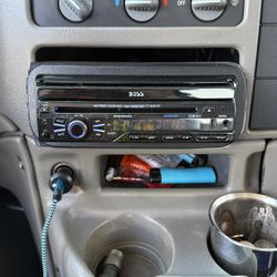 Boss 7inch Flip Out Tv Stereo 