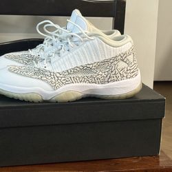 Air Jordan 11 Low  ie