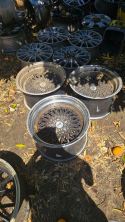 Lo estoy vendiendo  solo son 3 rines  son 5x114.3