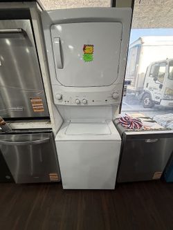 GE® 20 kg White LP Gas Laundry Center Washer/Dryer Combo (Centro de Lavado)