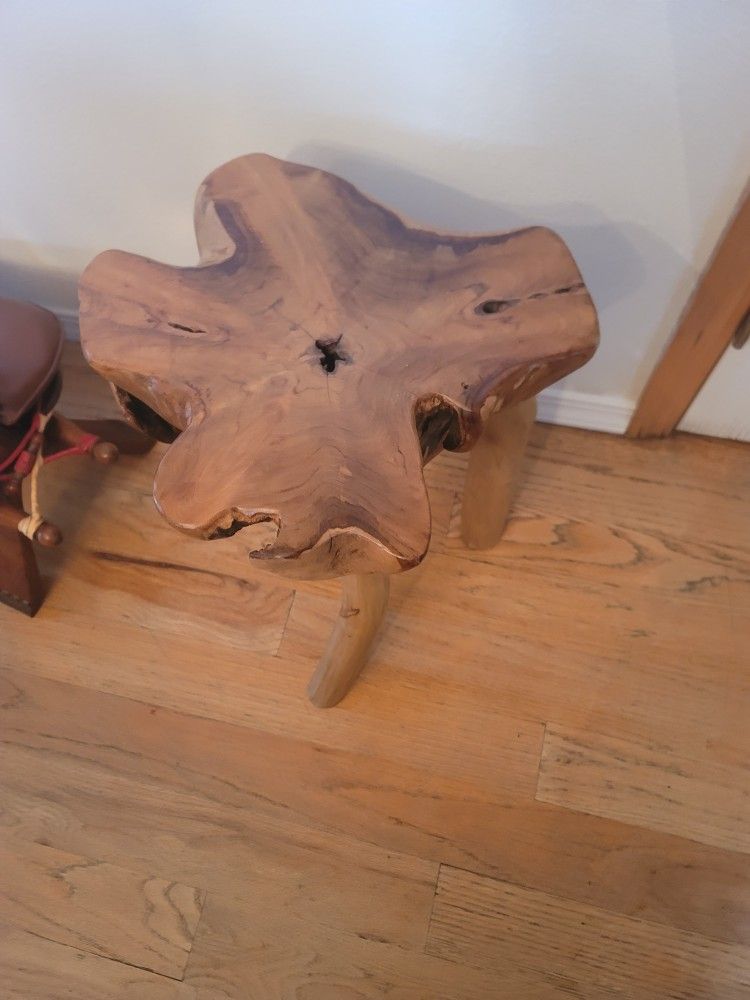 Natural Wood 🪵 Plant Stand Size Is 31"h X14"w 