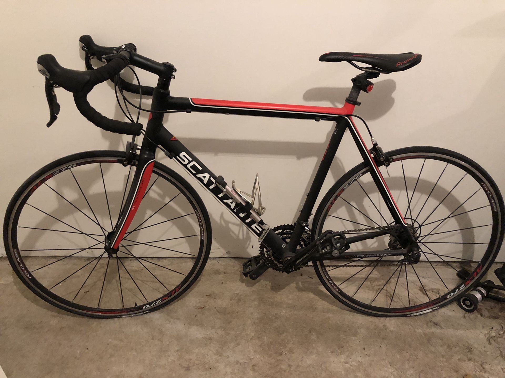 Scattante R570 road bike