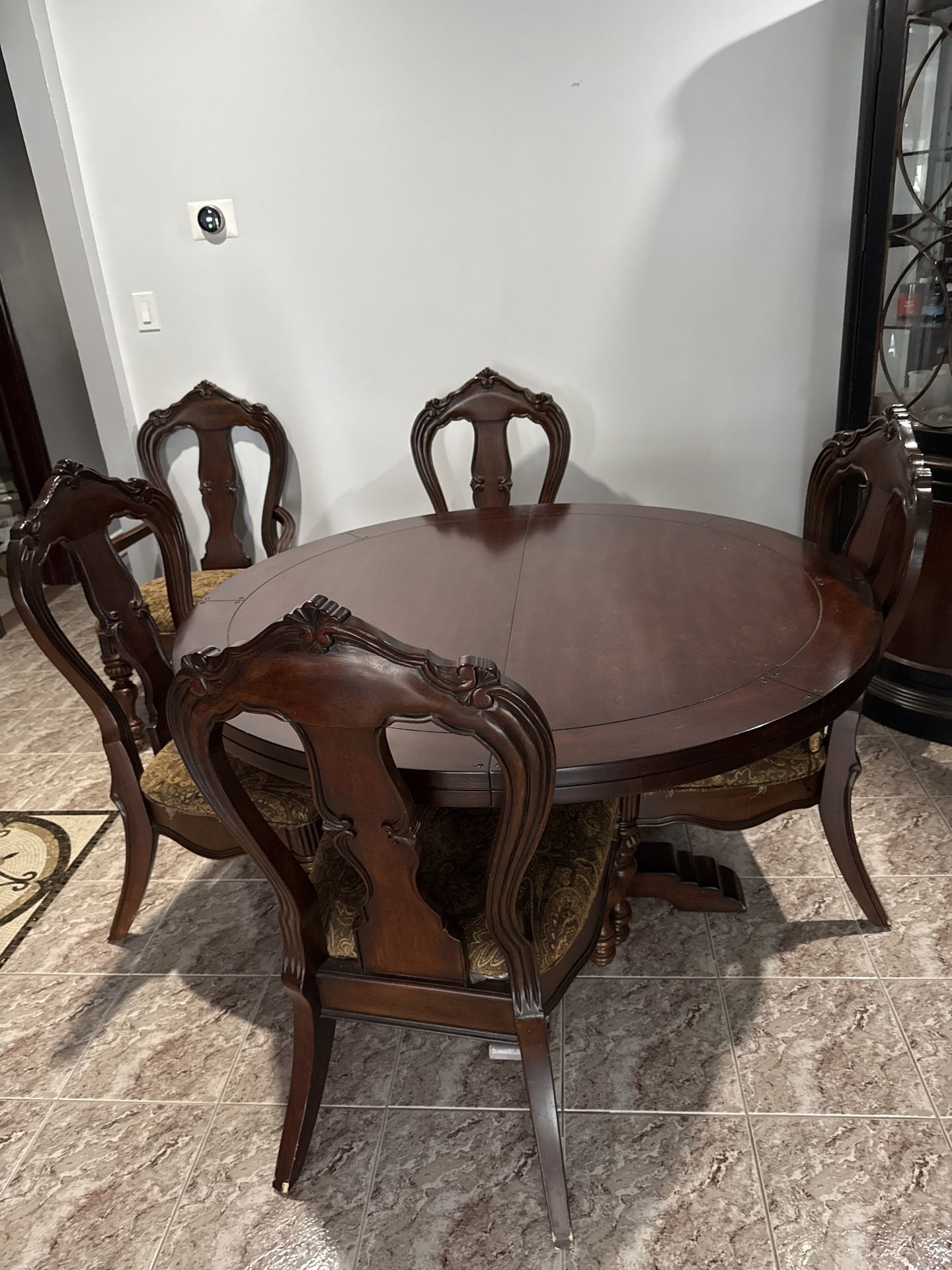 Hooker Dining Room Set