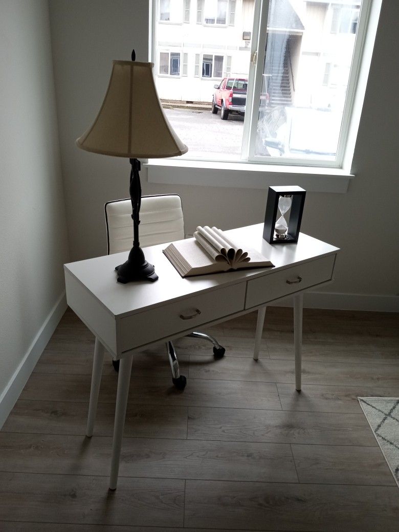 Modern Desk & Chair With Lamp & Elegant Decor