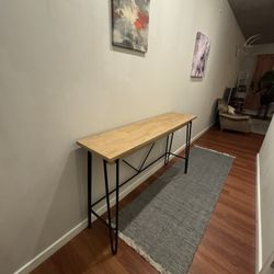 Like new High-top Table/bar Table 