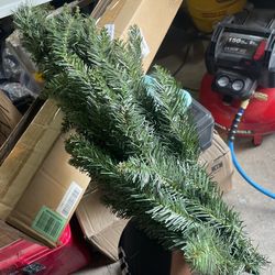 3’ Vickerman Christmas Tree
