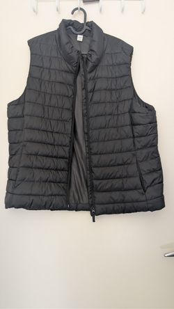 Women's Old Navy black puffer vest, size XXL