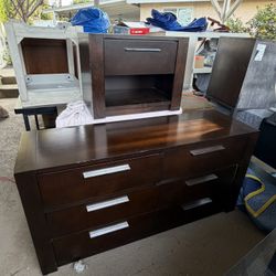 O’Palier Dresser and nightstand set
