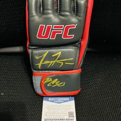 TONY FERGUSON UFC GLOVE BECKETT COA AUTOGRAPH