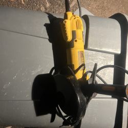 Dewalt 5 Inch Grinder And Cutting Wheel
