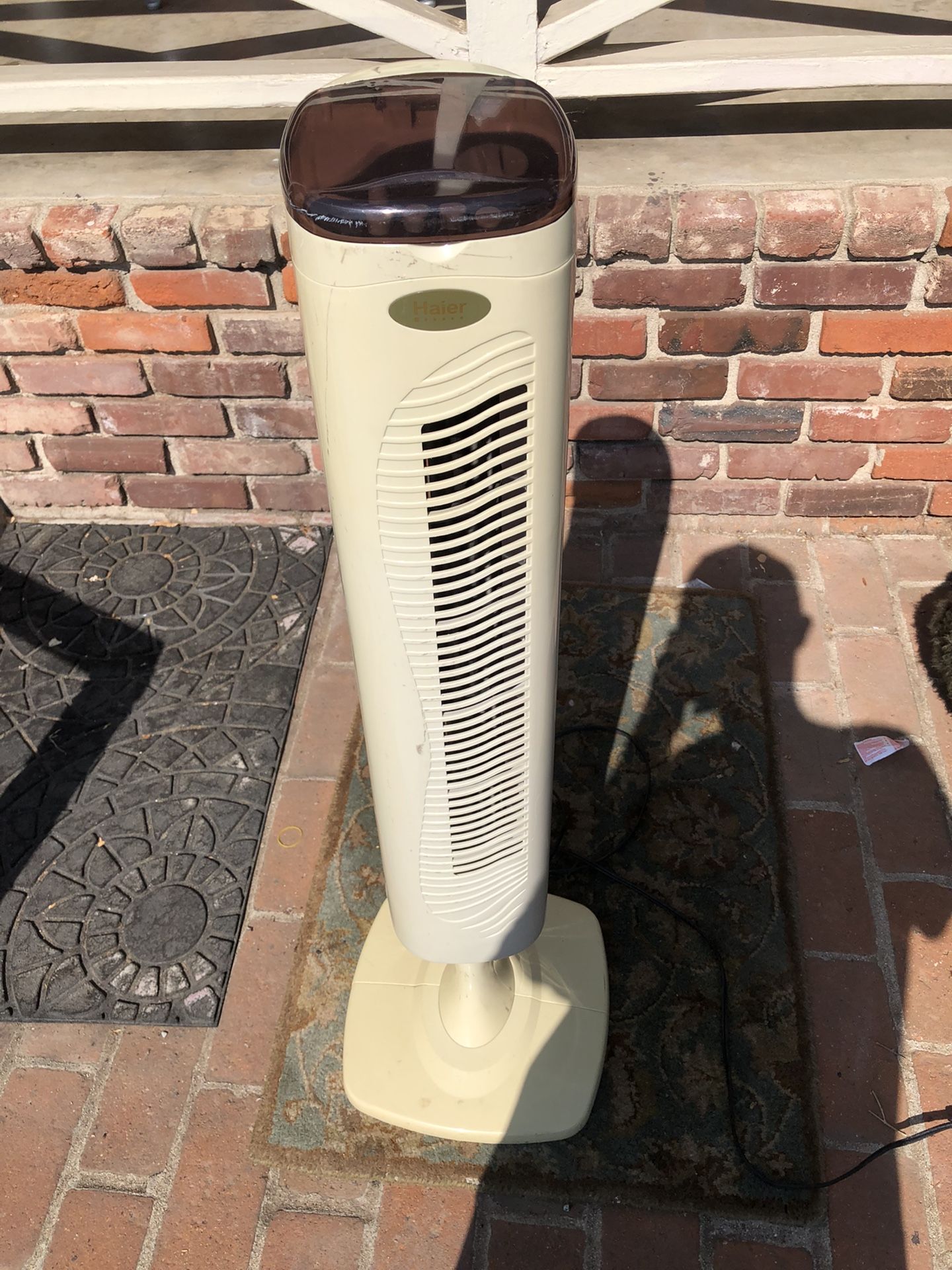 PRICE IS FIRM Haier Tower Fan 3-Speed Oscillates (turns left and right) NO REMOTE MODEL 25 You are more than welcome to test the item before you pay